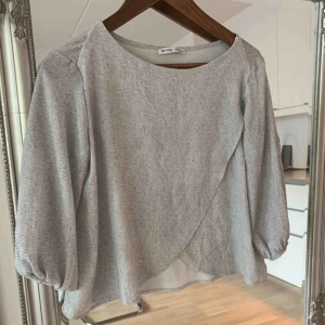  - Zara blus i omlott