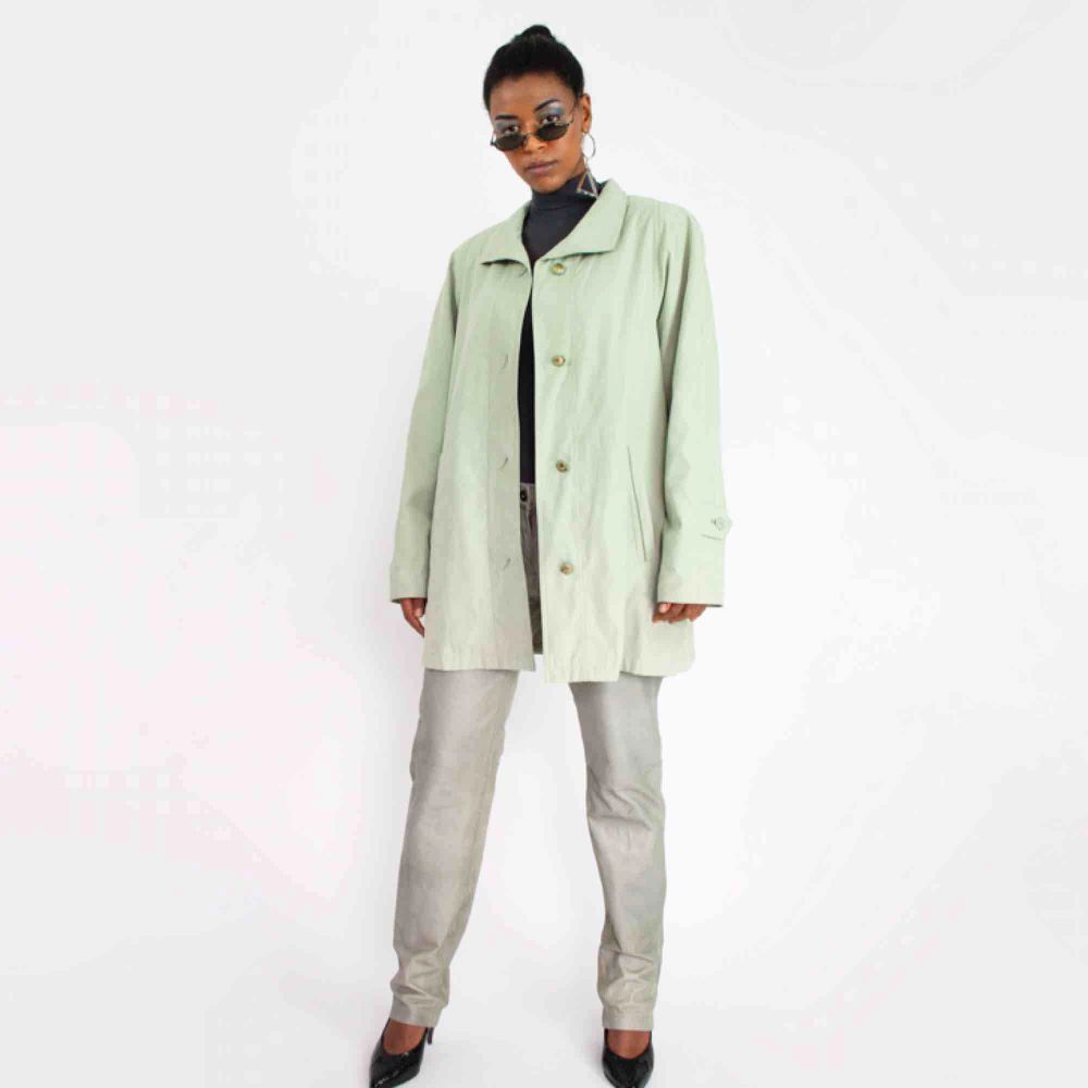 Vintage ca 90s shell oversized jacket coat in mint green SIZE Label: 34 etc., fits best XS-M Model: 169/S Measurements (flat): Length: 82 cm Pit to pit: 55 cm Sleeve inseam: 46 cm. Jackor.