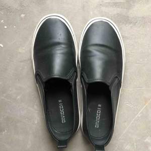 Svarta skor ifrån H&m strl. 36  Kan hämtas i uppsala eller skickas mot fraktkostnad🌟