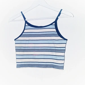  - Randigt linne från Bikbok. Storlek XS.