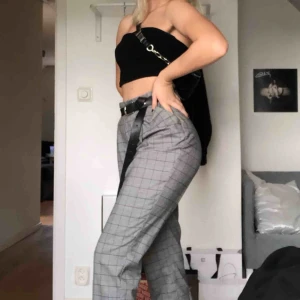  - jättesnygga rutiga kostymbyxor från H&M! sitter till anklarna på mig som är 168 💞