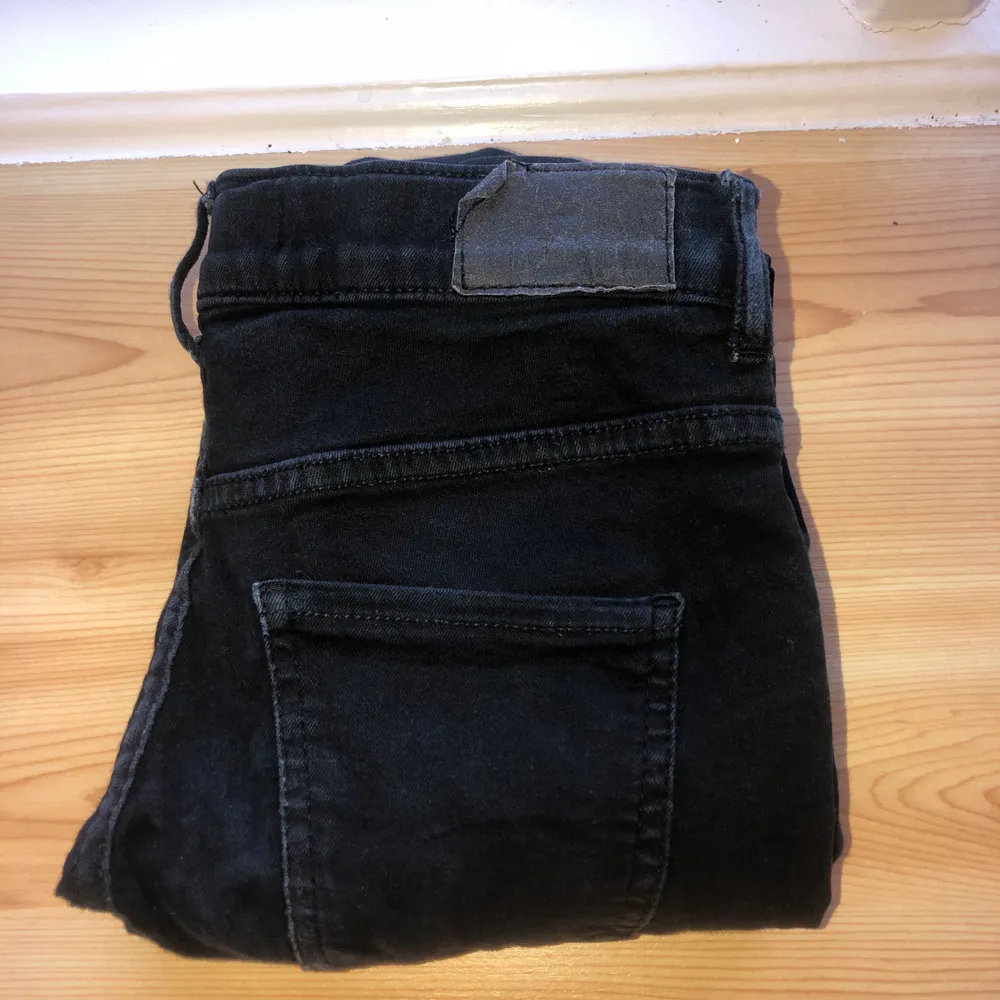 Svarta jeans från Gina, köpare står för frakt . Jeans & Byxor.