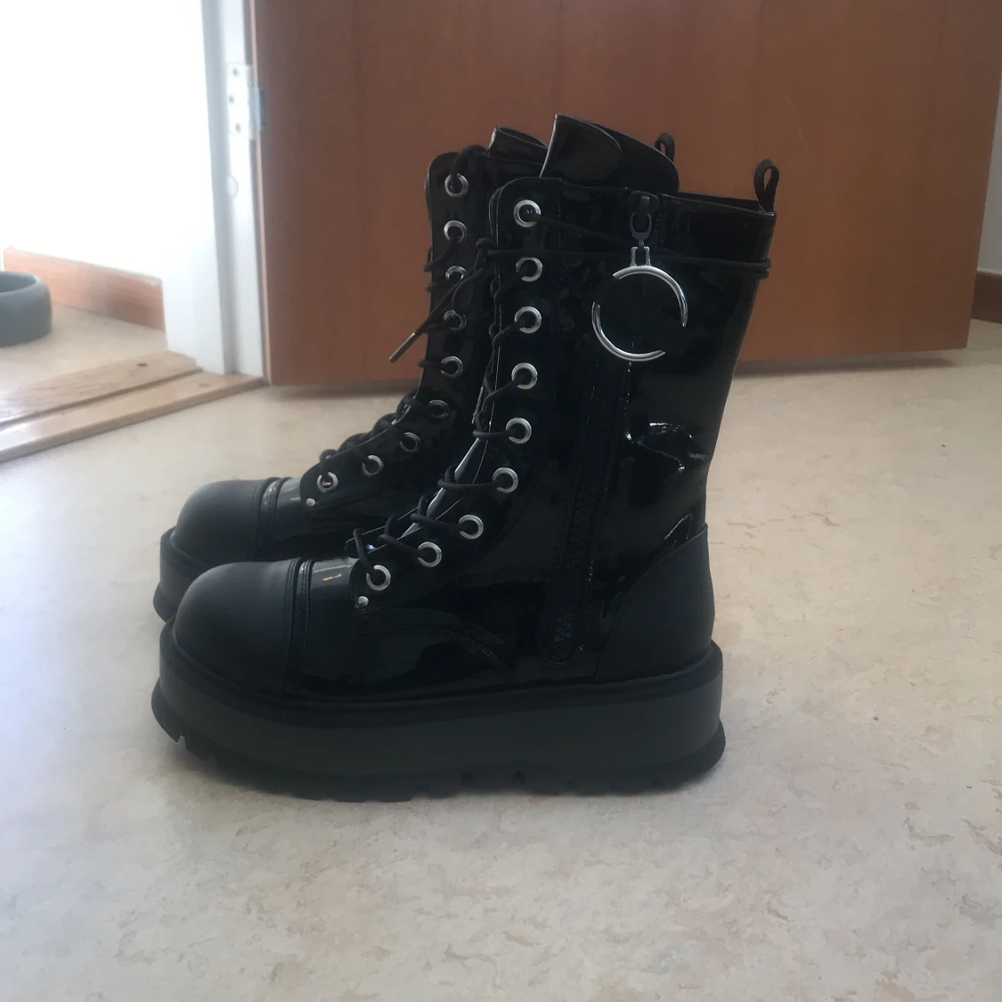 Demonia SLACKER-220 Black Patent - 91