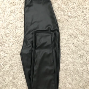 Svarta läder tights MISSGUIDED strl 36 - Helt oanvända, passade inte mig i storleken. 