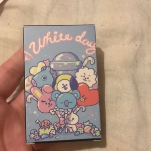 Säljer mina BT21 lomocards - Säljer dessa undervara lomocardsen av bt21. Innehåller 29 kort. Fraktar ej, möts bara upp i gbg