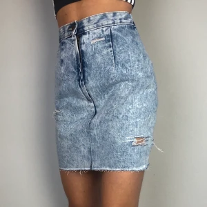  jeans kjol  - Har designat om denna kjol från london! Buda i kommentarerna eller medela mig:)