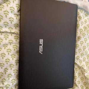 ASUS 95% good condition LAPTOP  - 4 GB Ram and 320 GB hard window 10 
