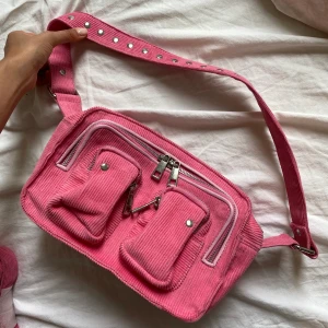 Nunoo bag - Oanvänd väska från Nunoo. Mötas upp eller frakta (frakt tillkommer på 65kr).