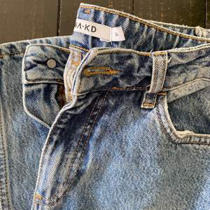 Slim fit jeans från NA-KD. 💕 - storlek 34 (ganska små i storleken). Frakt tillkommer! 