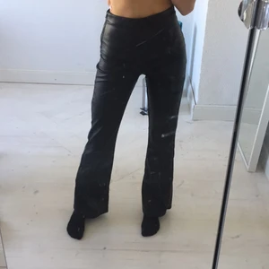 Skinnbyxor - ”Skinn” byxor som är sjuuukt snygga men kommer inte till användning. Använda ca 5 gånger. Inga slitningar eller något. +frakt💓