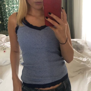 Uniqlo linne - Supergulligt linne från Uniqlo i storlek xs. Mycket fint skick💜 möts upp i centrala Stockholm och tar endast swish