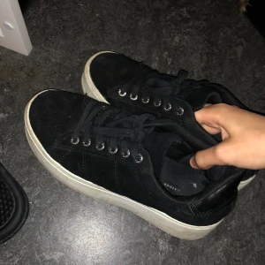 Skor - Om due är intresserad skriv för mer info