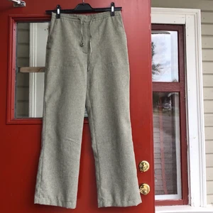 Vintage linnebyxor - Snygga linnebyxor som tyvärr är för små för mig och behöver en ny ägare 🌻 väldigt fina och somriga/höstliga. 100 kronor + frakt! Dammodell men funkar som unisex. Raka med och perfekt passform 💞 Betalning via swish 👍