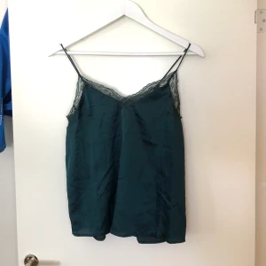 Silkeslinne - Mörkgrönt linne, sparsamt använt 