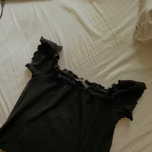 Svart,rosa och grön topp - Säljer dessa 3 för 60kr st eller alla för 150kr. Alla är i storleken S