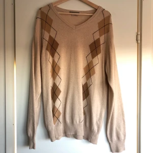 Vintage tröja - Superfin tröja köpt secondhand, stl M-L, den är i fint skick! Köparen står för frakten💕