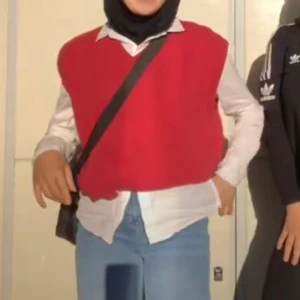 stickad väst  - vill få bort