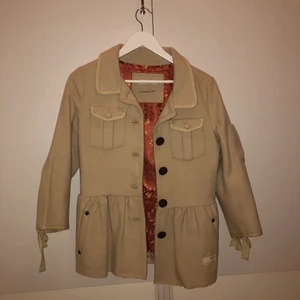 Odd Molly jacka  - Säljer denna jacka i strl 2, använd enstaka gång så den är i ny skick. 