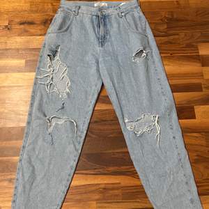Skit snygga jeans från Pull&bear! Mina favoriter som tyvärr blivit för stora för mig:/ Högsta bud eller få dom direkt för 250<3 Du betalar frakt!
