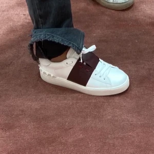 Söker  - Söker Ett par valentino skor! I storlek 39💞köper vid bra pris 