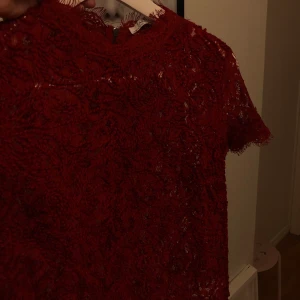 Topp med dragkedja från Zara - Supersnygg röd topp från Zara med dragkedja i ryggen 😍😍