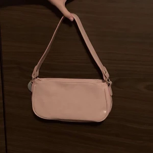 Rosa - Rosa väska ifrån shein❤️ möts upp eller så betalar du frakt🌟