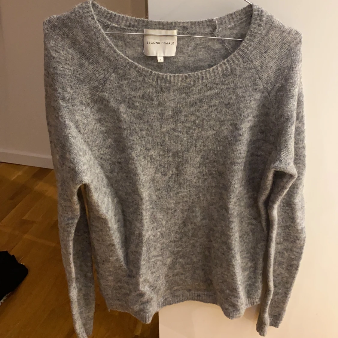 Second Female tröja