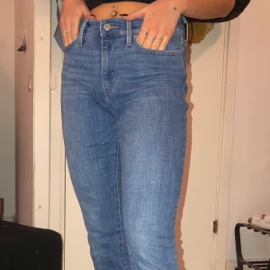 LEVIS STRAIGHT JEANS - storlek 27, raka i modellen❤️