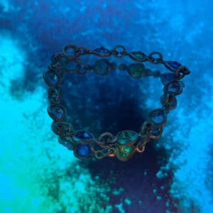 Färgglatt armband! - Ett snyggt armband med fina färger, kanske det perfekt avslutet till din outfit? Julklappstips? ;-)