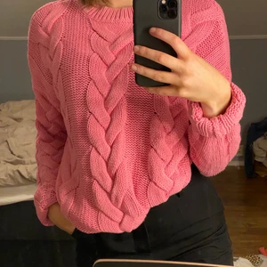Stickad tröja - Rosa stickad tröja! Aldrig använd. Frakt tillkommer!💕