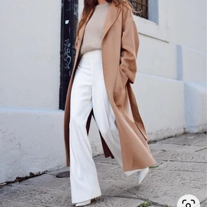 Zara kappa i Ull 🧥 - Använd enstaka gång, i mycket bra skick🧥❗Inköpt för 1495kr 🥰 Kappan är oversize modell, passar därför de som har storlek XS-M