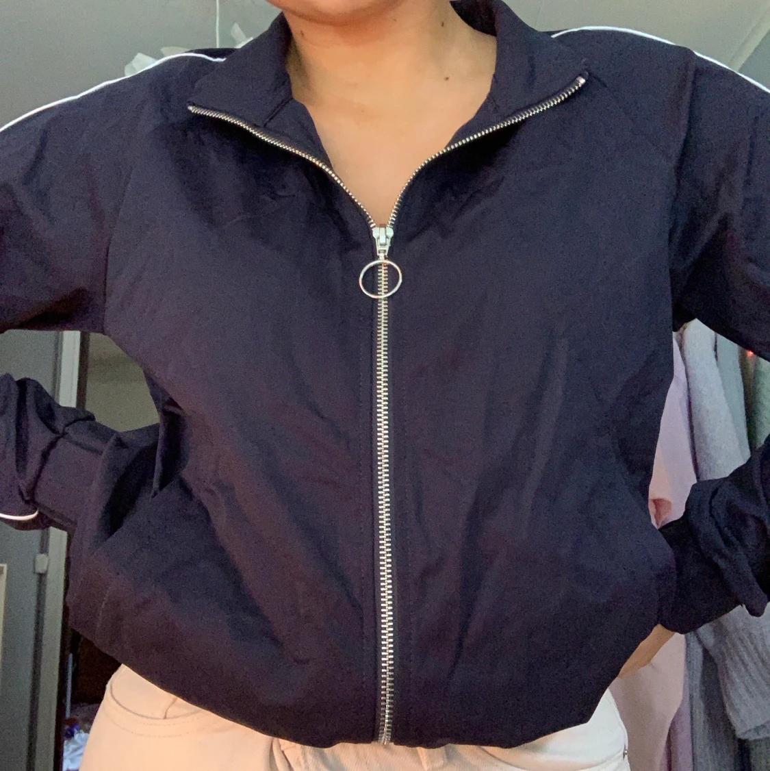 Mörkblå kofta med dragkedja