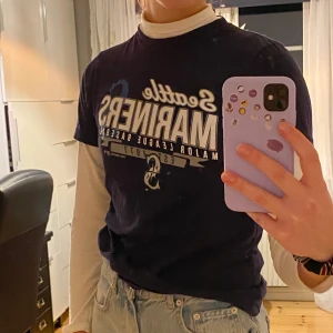 T-shirt - Cool t-shirt köpt på Seattle Mariners baseballstadium som tyvärr inte kommer till användning längre. Bara använd några gånger💕