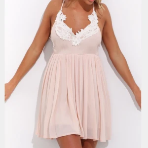  - Oanvänd klänning för endast 150:- 😍😍