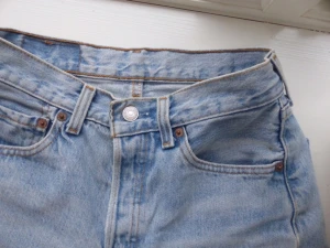  - Supersnygga Levis shorts, sitter som en smäck!
W28 L30
:)
