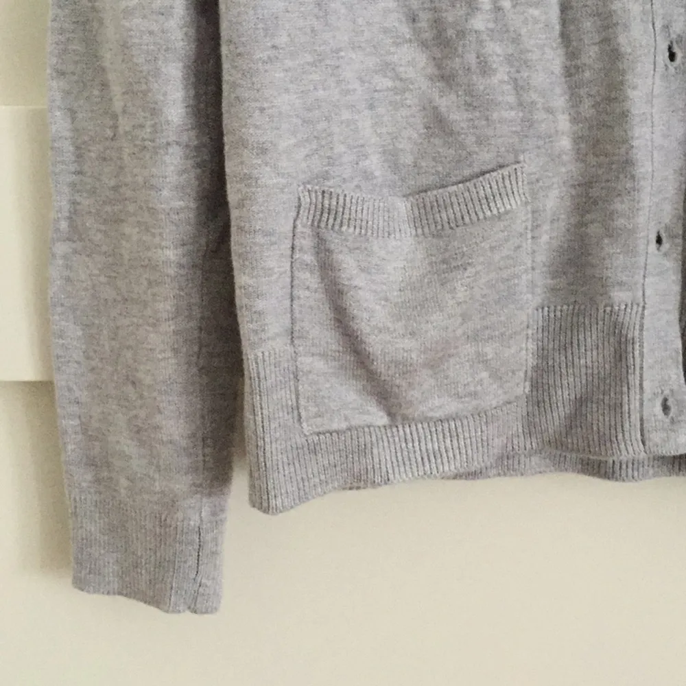 Världens skönaste cardigan! Från Pull & Bear. Basic, passar till allt. Aldrig använd, nyskick. . Tröjor & Koftor.