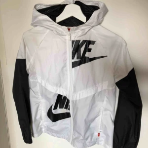 - Nikejacka i nyskick