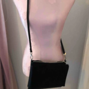  - Handväska från h&m som jag knappt använt. I mycket bra skick!