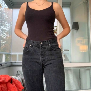  - Långa gråsvarta jeans köpta vintage