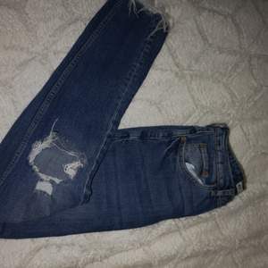 Nästan helt nya jeans från gina tricot strl 36