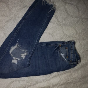  - Nästan helt nya jeans från gina tricot strl 36