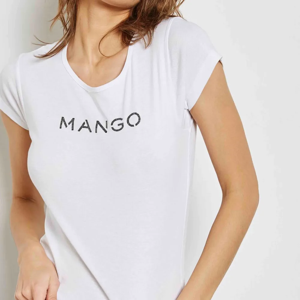 Vit  T-shirt från mango<3. T-shirts.