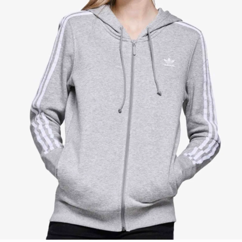 Adidas Originals zip hoodie, knappt använd! Kan mötas upp i Stockholm.. Hoodies.