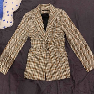  - Super skön och mysig kavaj köpt från Gina Tricot. Nypris: 699kr. Endast provat, aldrig använt. 