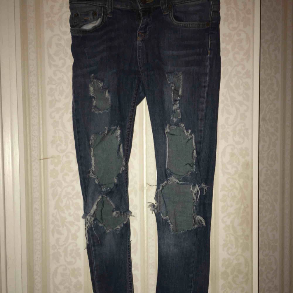 Ripped jeans precis som ny. Pris går att diskutera . Jeans & Byxor.