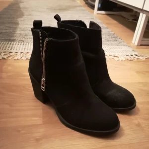  - Skor använda max 3ggr. Frakt ingår. 