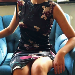  - Sammetsklänning som är hur fräsch o Nice som helst 