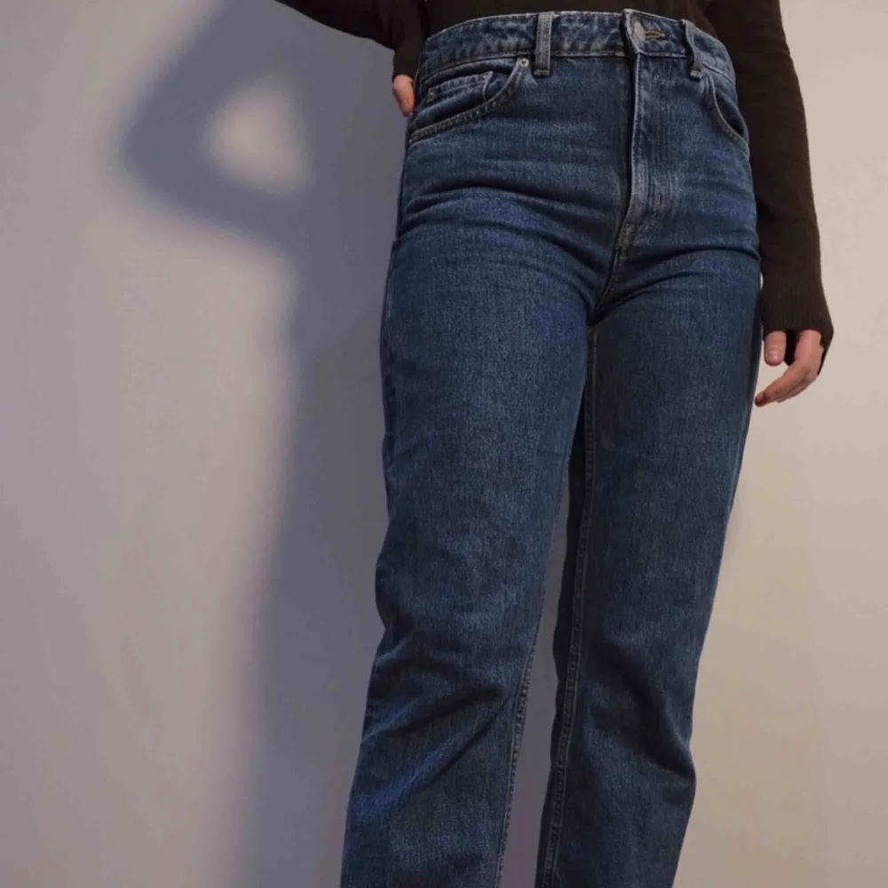 Sparsamt använda jeans från weekday i modellen voyage och i storlek 27/30.. Jeans & Byxor.
