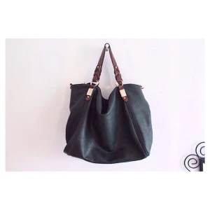  -  Väska från belles shoe