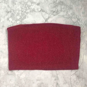  - En jättefin crop top. Frakten ingår i priset💫